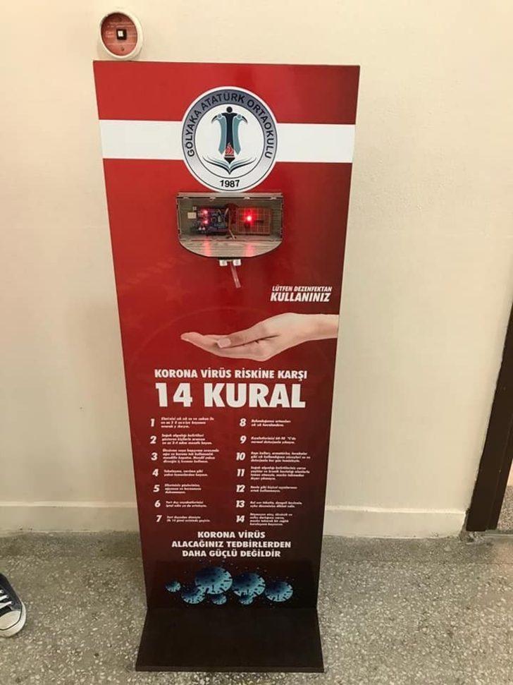 Öğretmen temassız dezenfektan cihazı yaptı G2