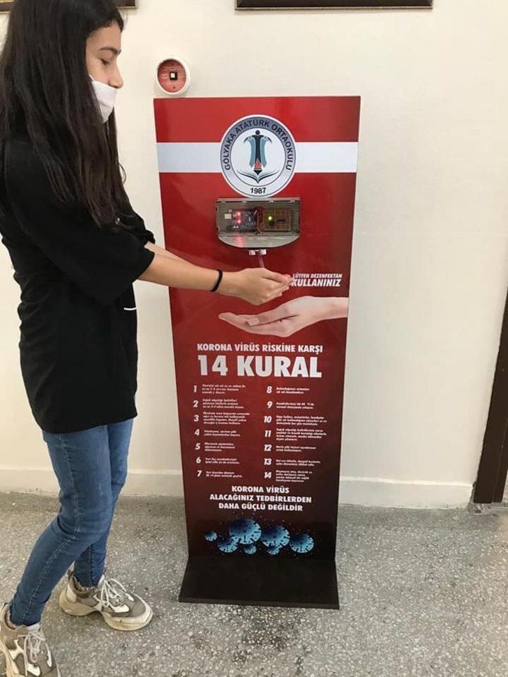 Öğretmen temassız dezenfektan cihazı yaptı G3
