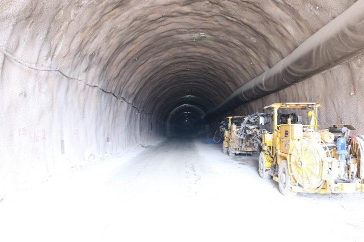 Vekil Mesten dağ yollarında incelemelerde bulundu G4