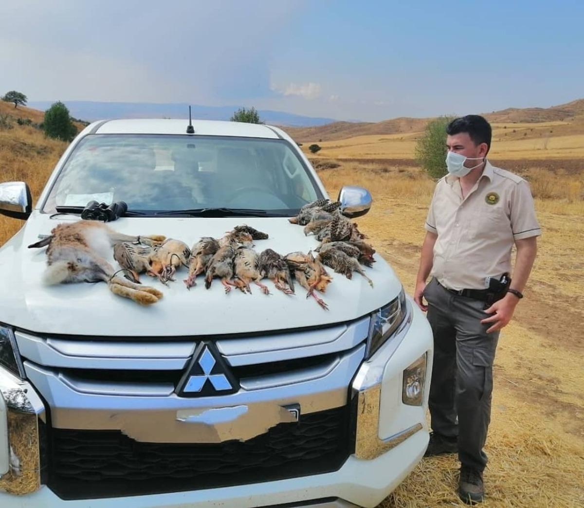 Usuls&uuml;z avlanan  avcılar yakayı ele verdi