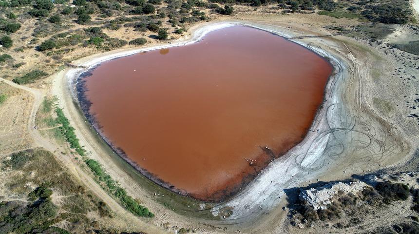 2 bin yıllık antik liman, kalpli pembe göle dönüştü