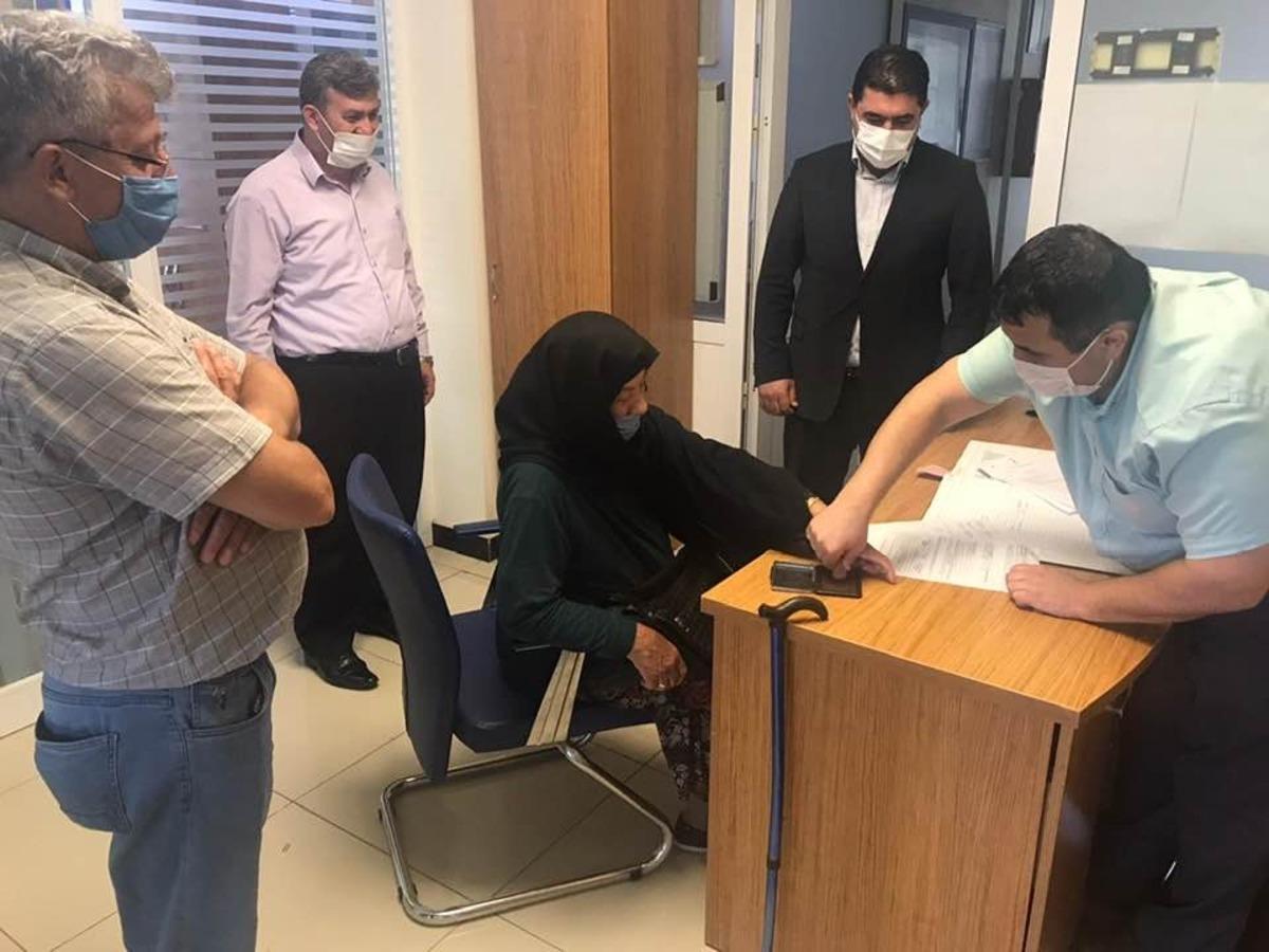 Selde yaralarını saran Kızılay&rsquo;a arsalarını bağışladı