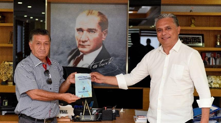 Başkan Uysal için şiir yazdı