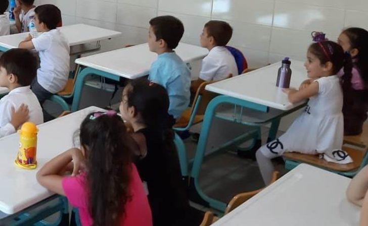 Minik öğrenciler için ilk ders zili çalıyor G3