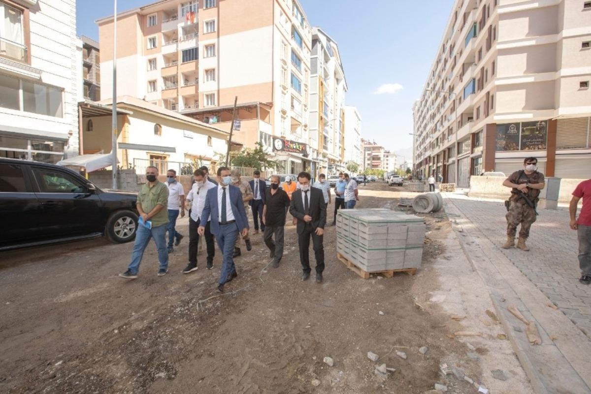 Kaymakam Aslan, Kavazoğlu Sokak&rsquo;ta incelemelerde bulundu