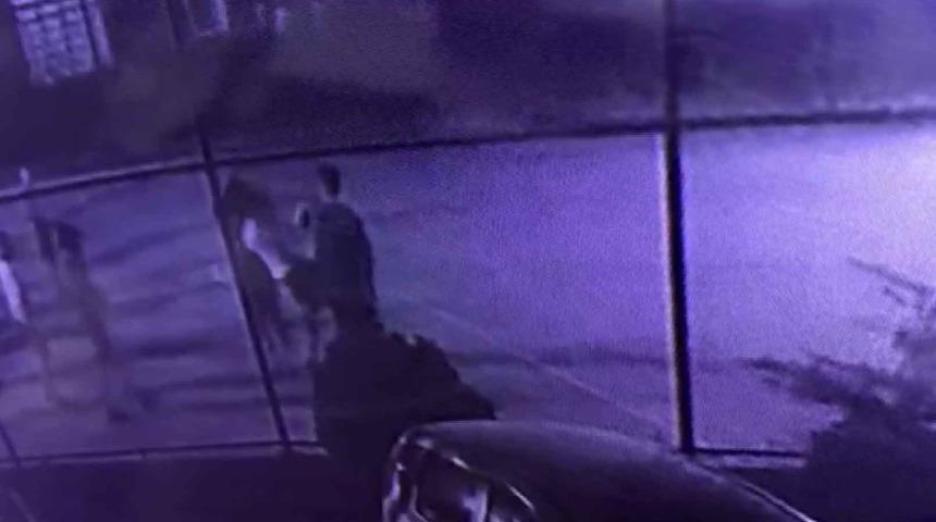 Oğluna tekme atan çocuğu tekme tokat dövdü