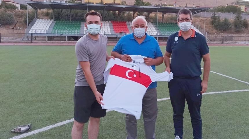 T&Uuml;FAD Kayseri Şube Başkanı Osman Yozgat, Yerk&ouml;yspor futbol akademisini ziyaret etti