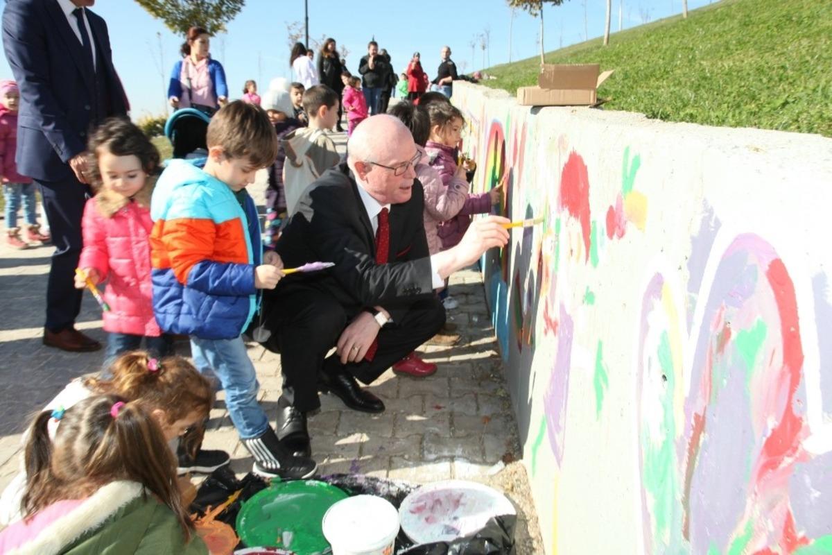 Odunpazarı&rsquo;ndan ihtiya&ccedil; sahibi &ccedil;ocukların eğitimine destek