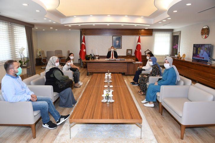 Vali Elban, şehit aileleriyle bir araya geldi G2