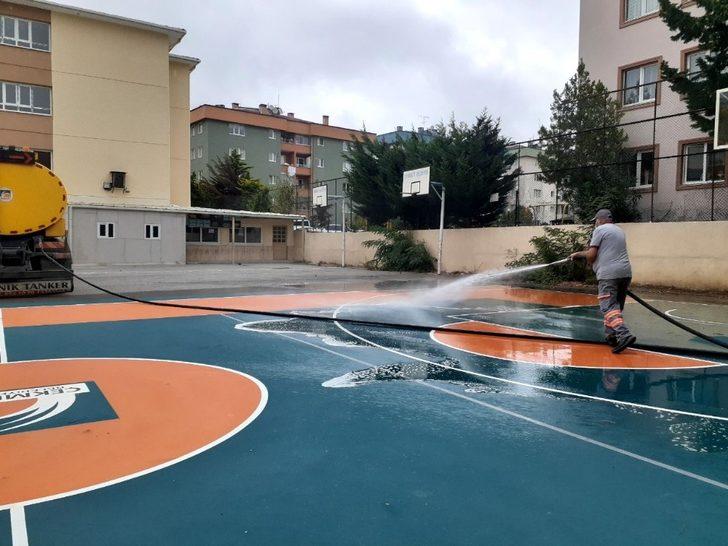 Çekmeköy Belediyesi’nden okullarda temizlik ve dezenfekte çalışması G4