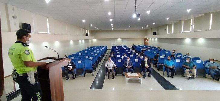 Daday’da öğrenci servislerine korona virüs eğitimi G2