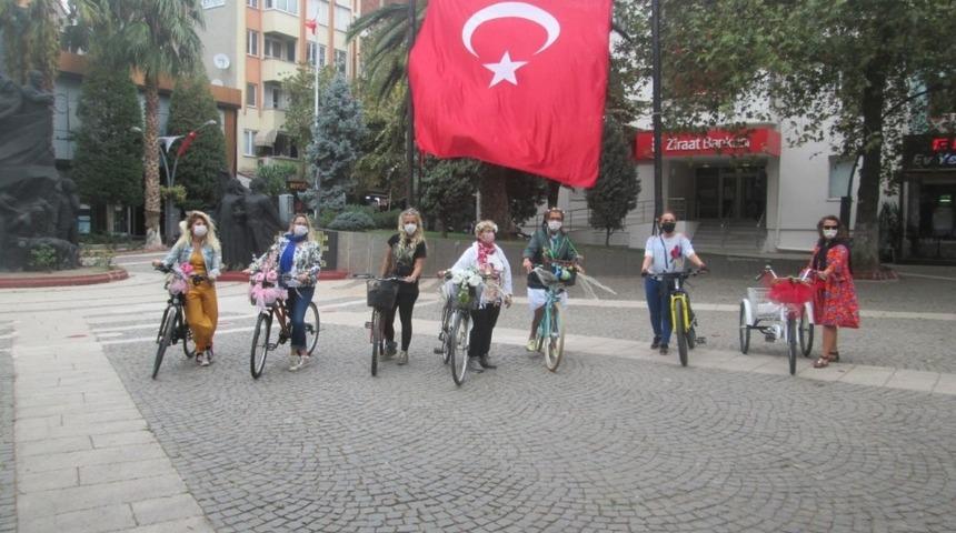 “Süslü Kadınlar Erdek Bisiklet Turu” yapıldı
