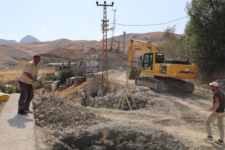 Hakkari belediyesinden istinat duvarı çalışması G2