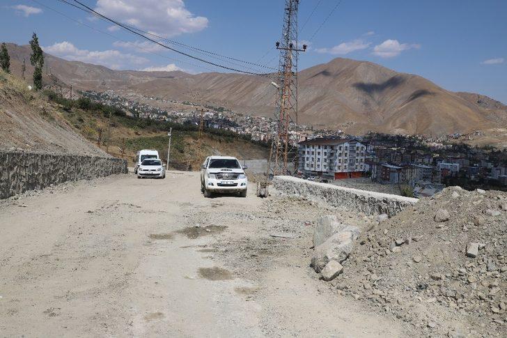 Hakkari belediyesinden istinat duvarı çalışması G3