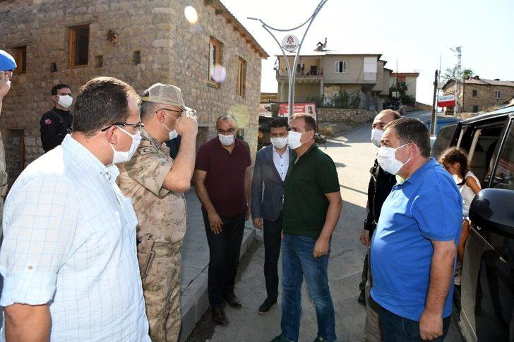 Hakkari Valisi Akbıyık, sınırda ziyaretlerde bulundu G2