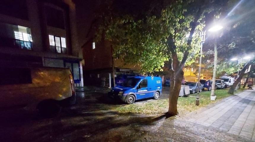 Silivri&rsquo;de ş&uuml;pheli &ouml;l&uuml;m! Ekipler &ccedil;ilingir yardımıyla eve girdi