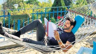 Burak Özçivit'in keyfine diyecek yok