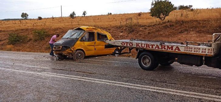 Yağış kazayı beraberinde getirdi: 1’i ağır 3 yaralı G1