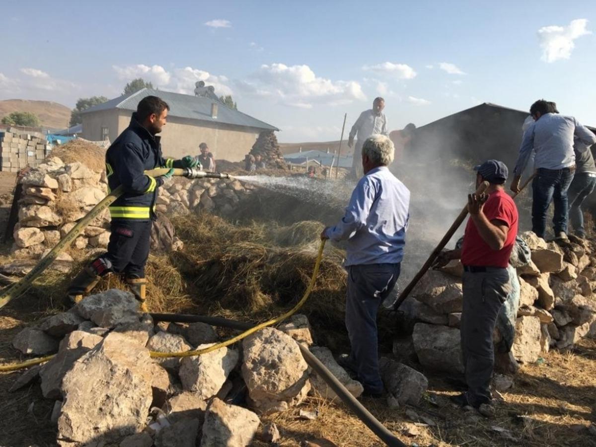 &Ouml;zalp&rsquo;ta ot yangını