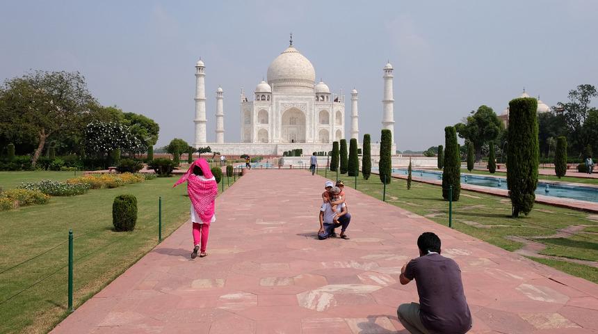 Tac Mahal, altı ay aradan sonra ziyarete a&ccedil;ıldı