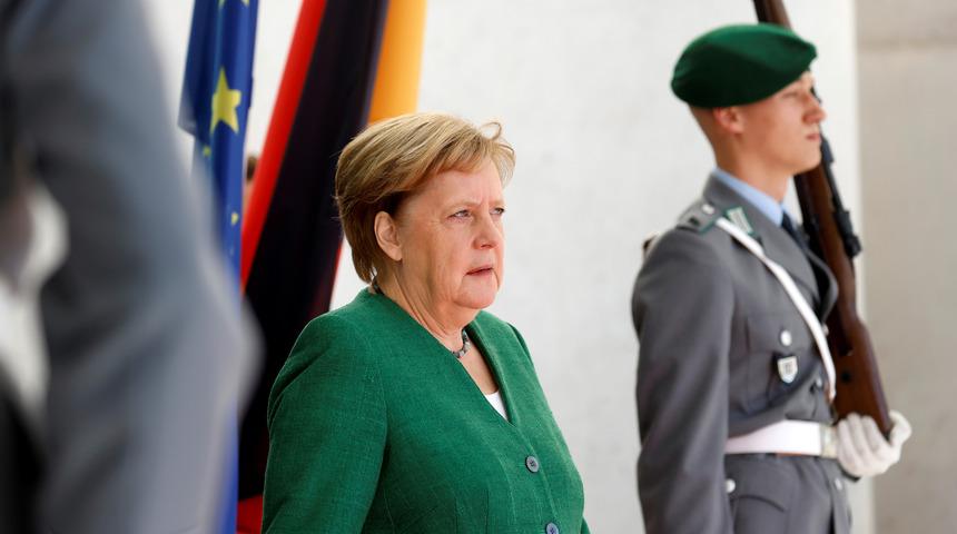 Rum basını: T&uuml;rkiye'ye yaptırımı Merkel engelliyor