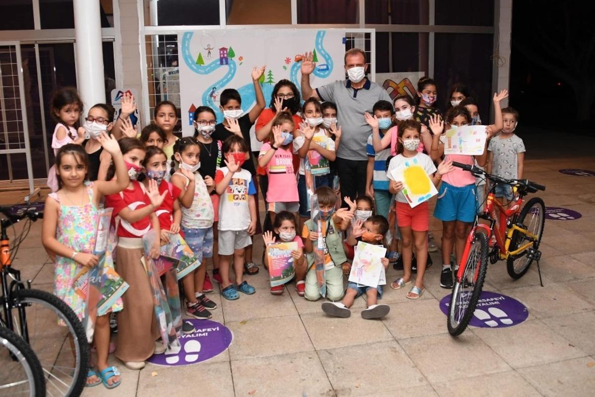 Hareketlilik Haftasında resim yaptılar, bisiklet kazandılar