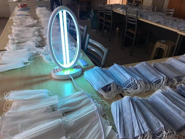 Maskeler ultraviyole ışınları ile sterilize ediliyor G1