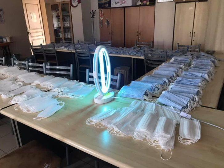 Maskeler ultraviyole ışınları ile sterilize ediliyor G3