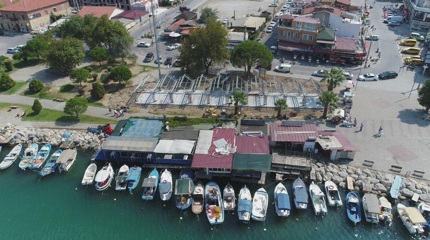 Burhaniye&rsquo;de İskele yeni y&uuml;z&uuml;yle modernleşiyor