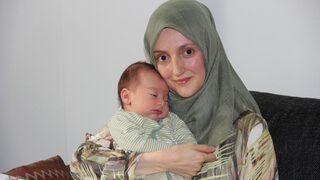 'Doğurursan ölürsün' dediler ama bebeğini kucağına aldı