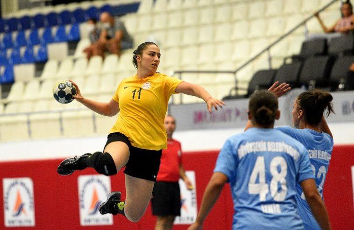 Muratpaşa’nın kadın hentbol takımı, İzmir’i mağlup etti G3