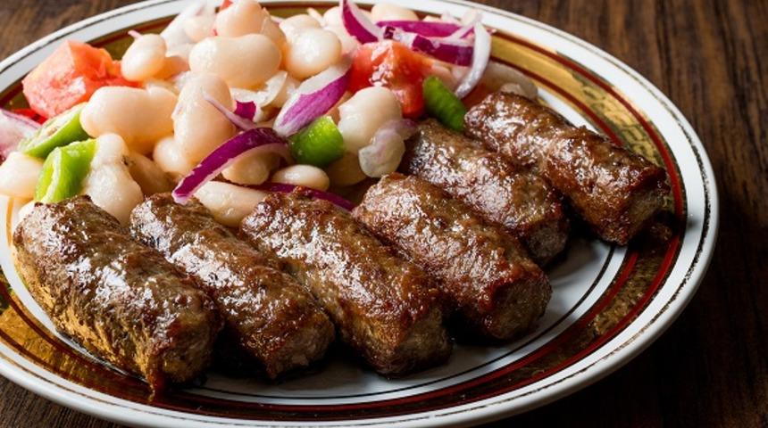İnegöl Köfte Tarifi: Damağınızı Şenlendirecek Bir Lezzet!