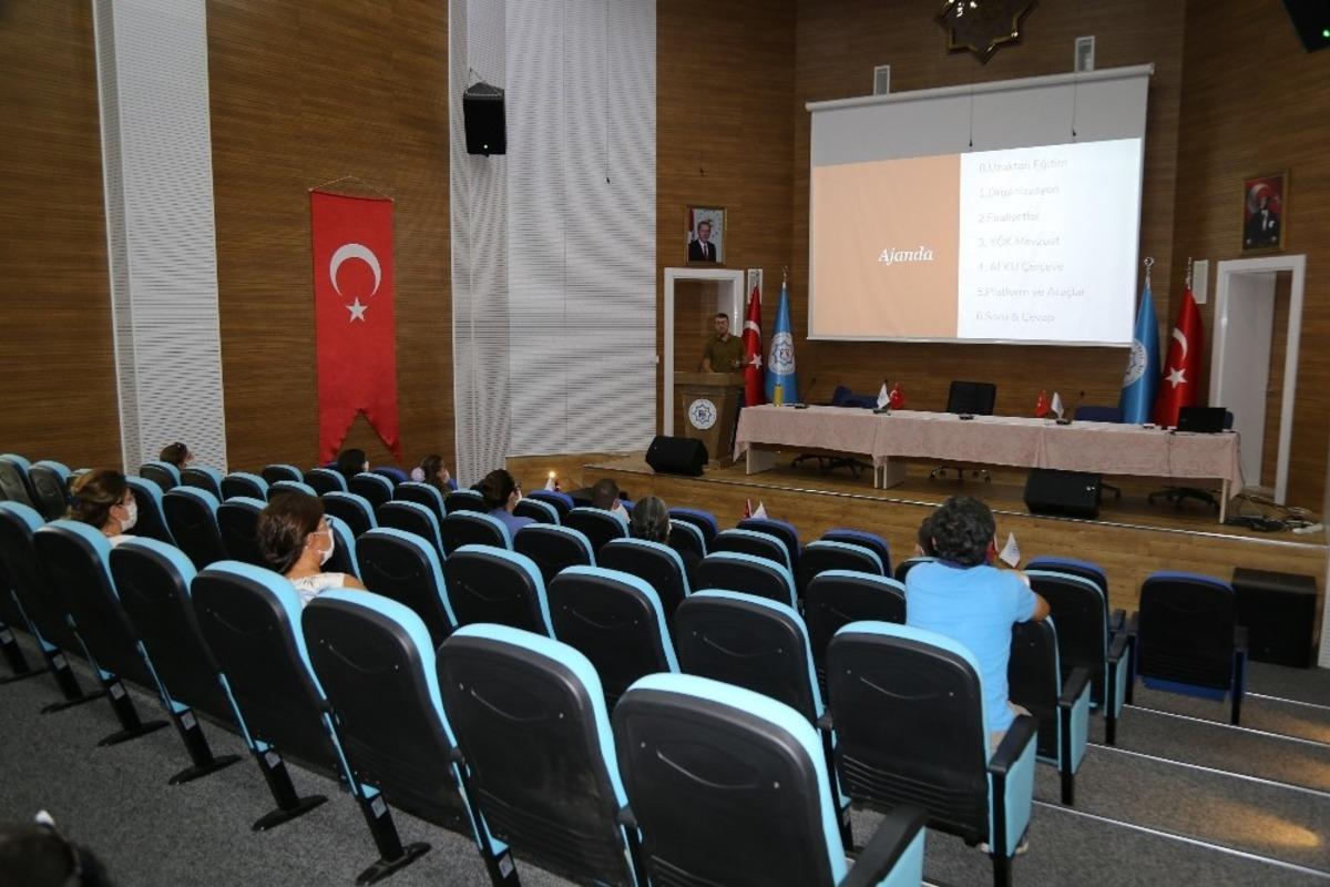 ALK&Uuml; uzaktan eğitim i&ccedil;in akademik personeli bilgilendirdi