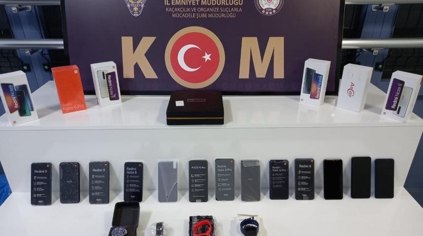 Isparta’da kaçak cep telefonu ve elektronik eşya operasyonu
