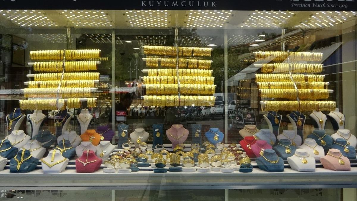Kuyumculardan altın i&ccedil;in yılsonu tahmini