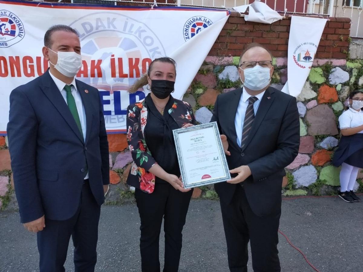 Zonguldak&rsquo;ta sosyal mesafeli ilk ders zili &ccedil;aldı