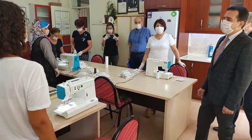 Germencikli kadınlar &ouml;ğrenciler i&ccedil;in &uuml;retiyor