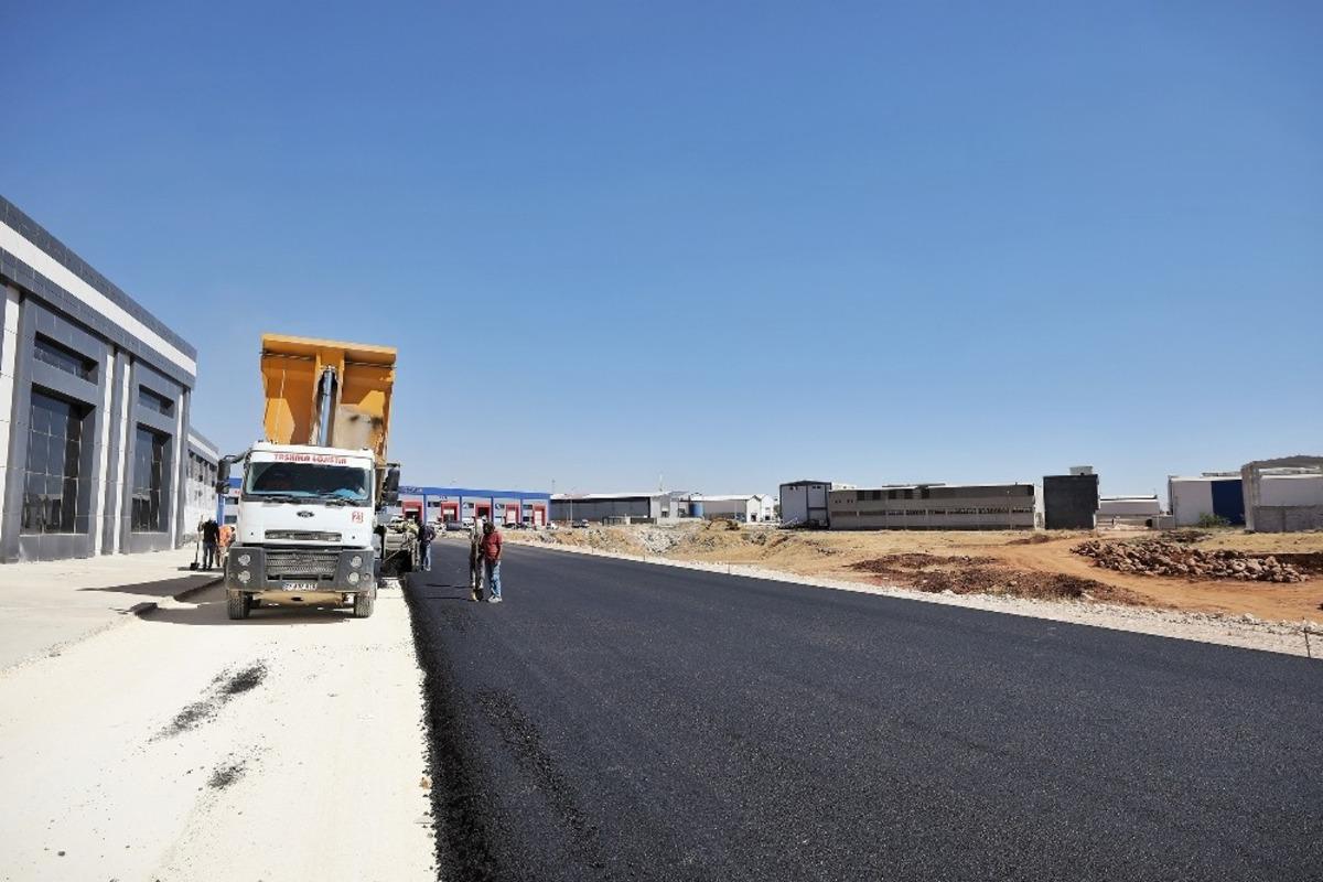 K&Uuml;SGET&rsquo;te yeni a&ccedil;ılan yollar asfaltlanıyor