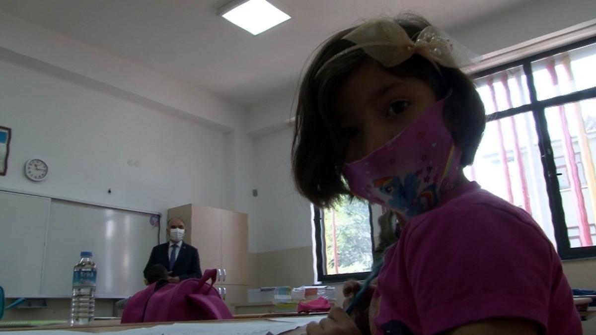 Vali Şehmus G&uuml;naydın: "Pandemi s&uuml;recinin sıkıntısız atlatılabilmesi i&ccedil;in okullarımızda her t&uuml;rl&uuml; tedbiri alıyoruz"