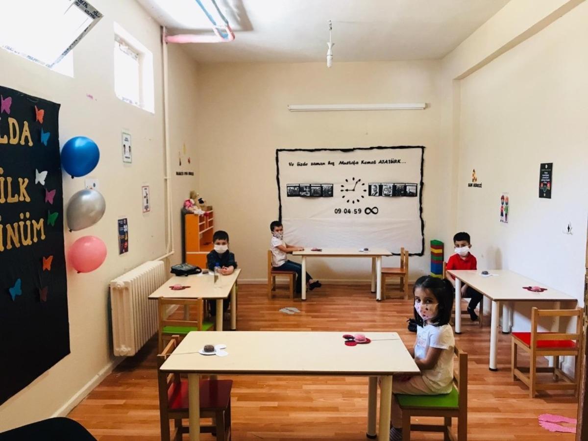 1. sınıflar pandemi kuralları altında eğitim ve &ouml;ğretime başladı