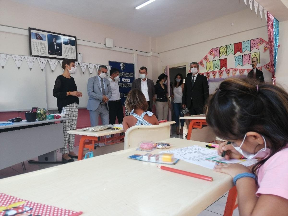 Başkan Topaloğlu&rsquo;ndan ilkokula ziyaret