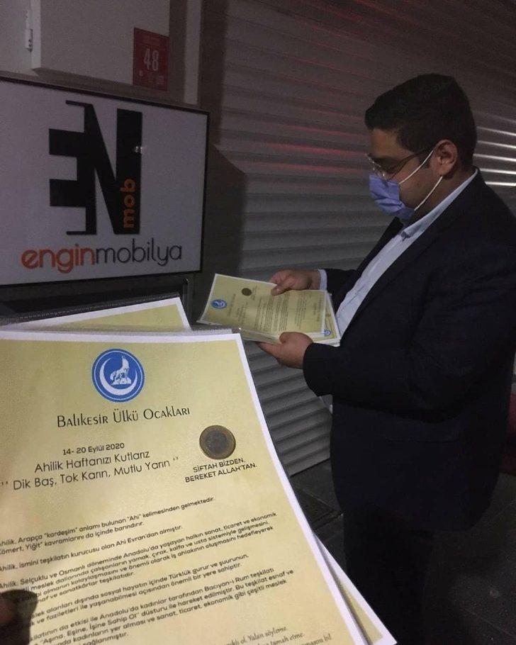 Ülkücü gençlerden esnafa siftah parası G5