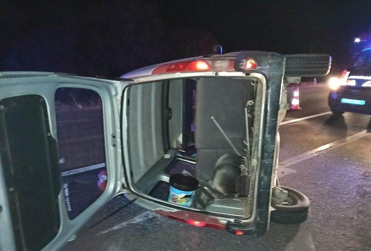 Kontrolden çıkan araç takla attı: 2 yaralı G3