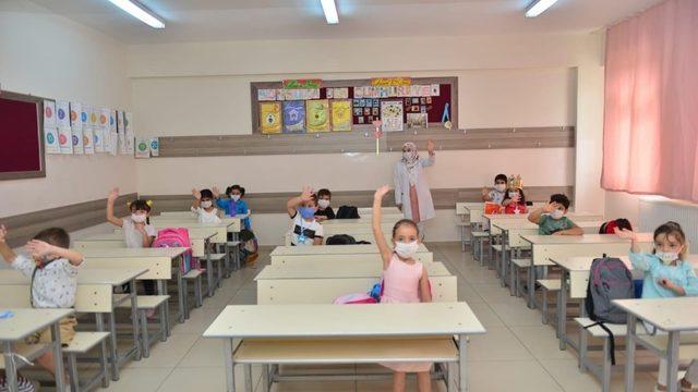 Elazığ’da 272 okulda 13 bin 765 öğrenci yüz yüze eğitime başladı