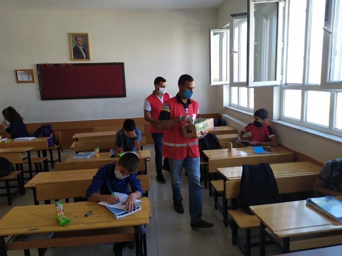 İlk teneff&uuml;s kek ve meyve suyu Kızılay&rsquo;dan