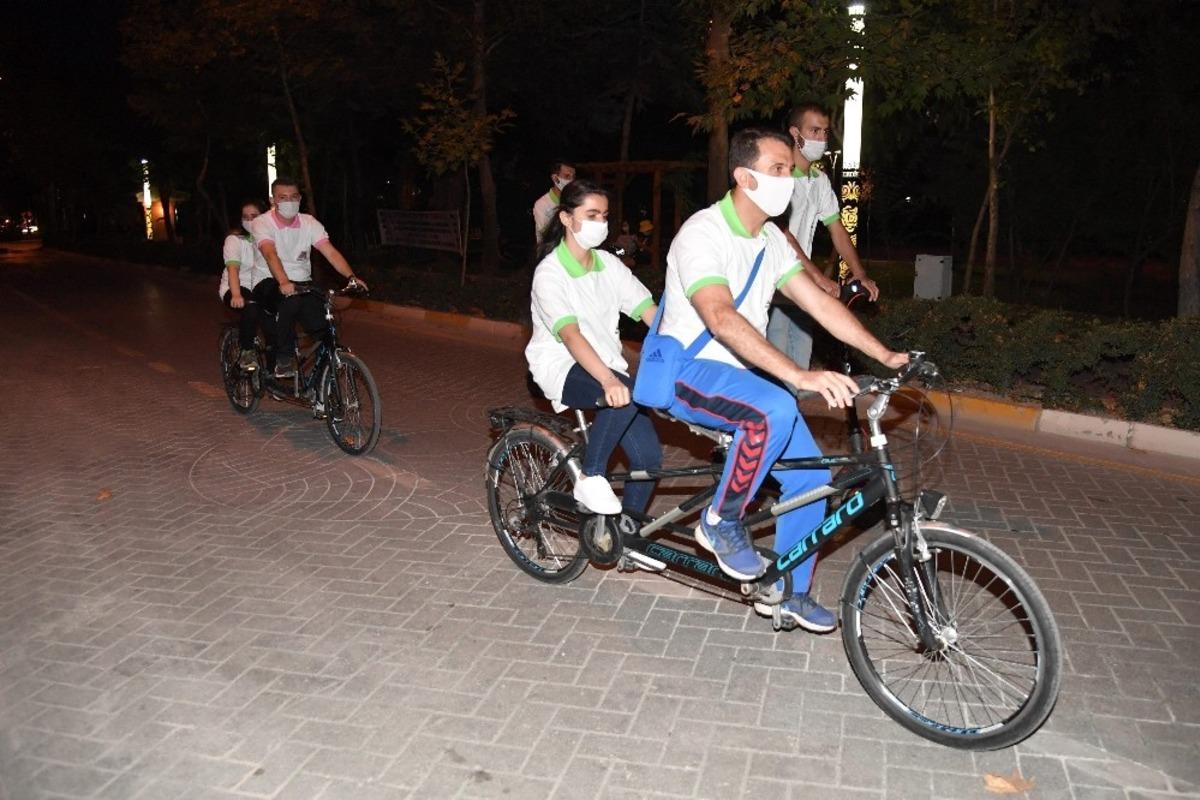 Isparta&rsquo;da g&ouml;rme engelliler ilk kez bisiklet deneyimi yaşadı