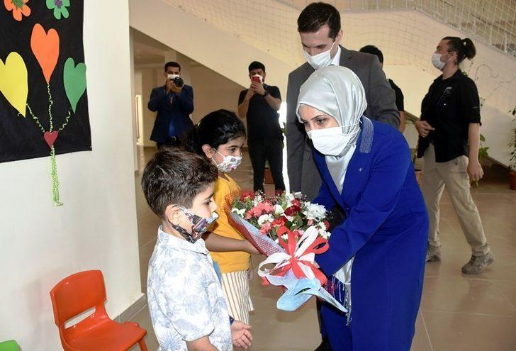 Kaymakam Temizkan minik öğrencilerin okuldaki ilk gün heyecanına ortak oldu G3