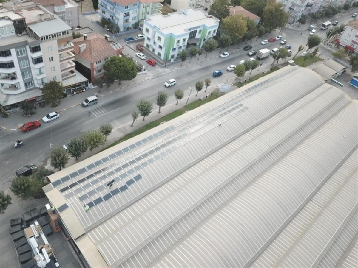 Balıkesir B&uuml;y&uuml;kşehir, pazar yerlerinin &ccedil;atılarında enerji &uuml;retecek