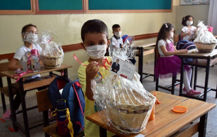 Aliağa Belediye Başkanı Serkan Acar’dan öğrencilere sürpriz G3