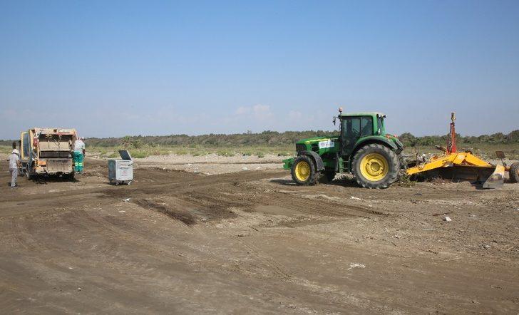 Adanalıoğlu sahili, lazerli plaj kumu eleme makinesiyle temizlendi G1